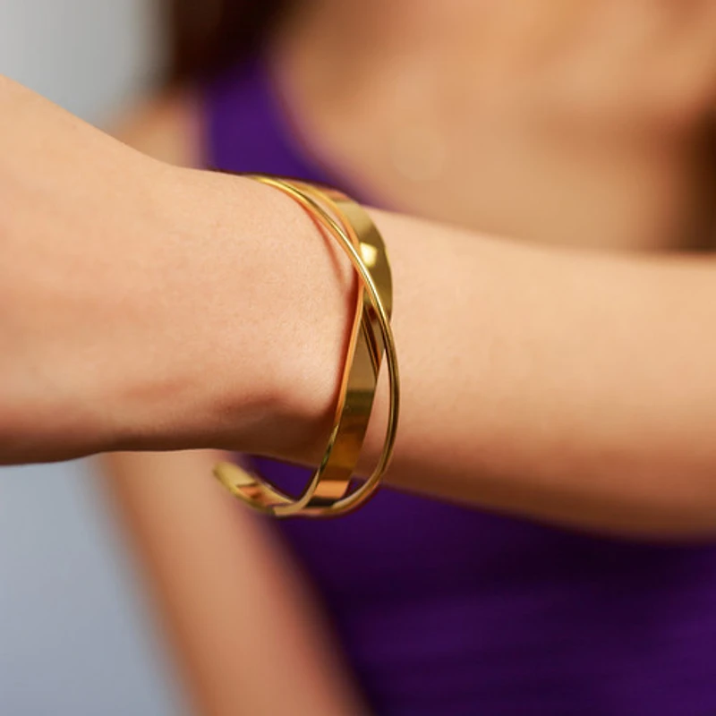 Gold Statement Wavy Bangle