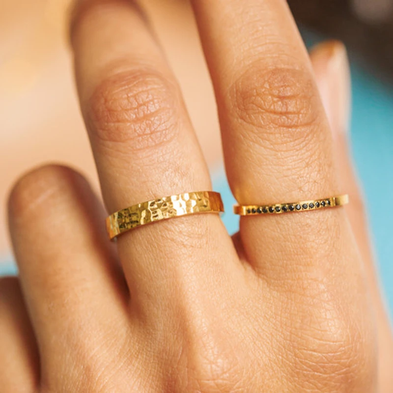 Lined Black Gem ring