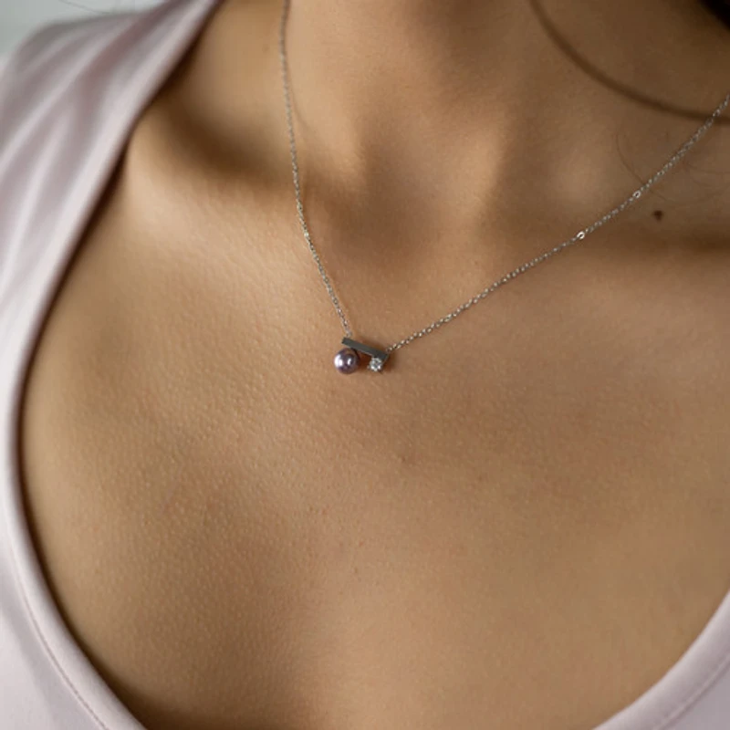 Gray Pearl Bar Necklace