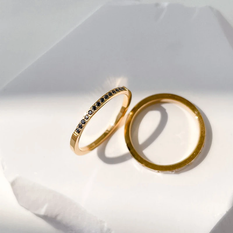 Lined Black Gem ring