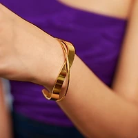 Gold Statement Wavy Bangle