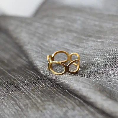 Connected Circles Ring