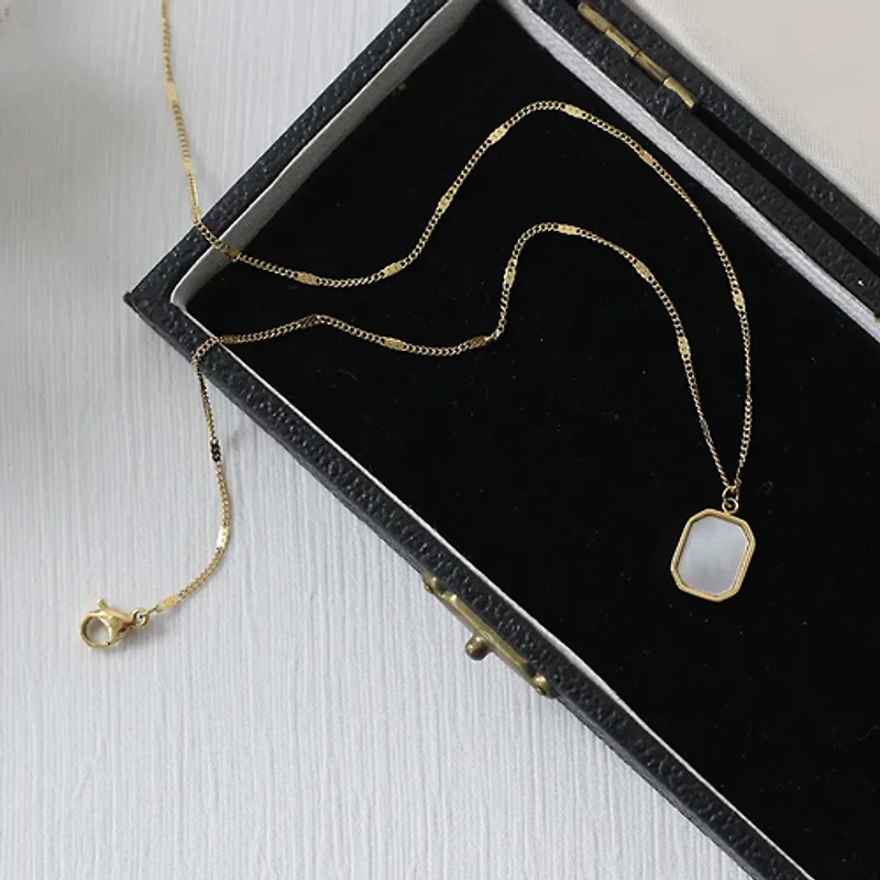 Rectangular Shell Pendant Necklace