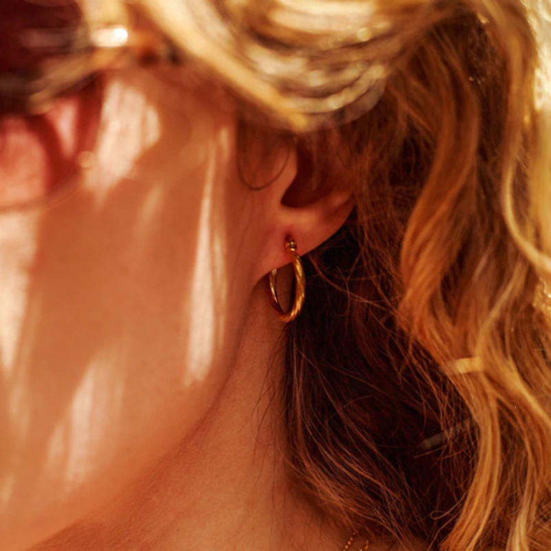 Simple Twisted Hoops