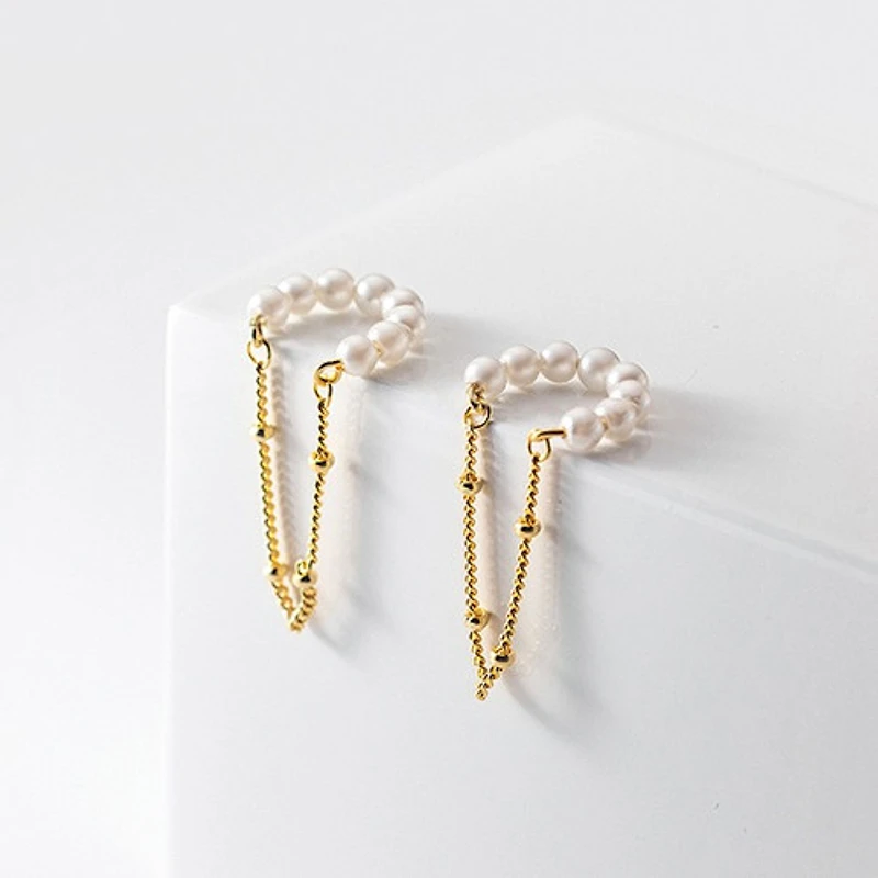 Dangling Pearl Cuff