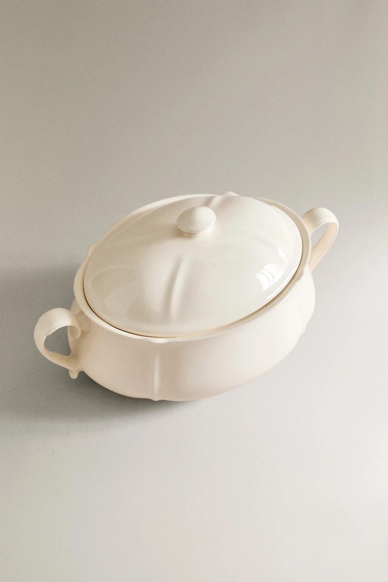 EARTHENWARE TUREEN WITH RAISED-DESIGN EDGE