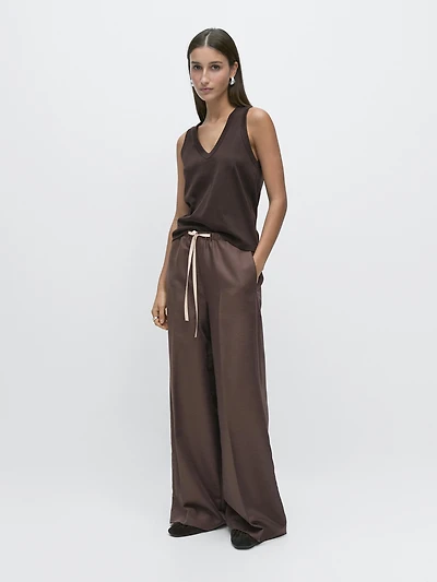 100% cotton V-neck T-shirt