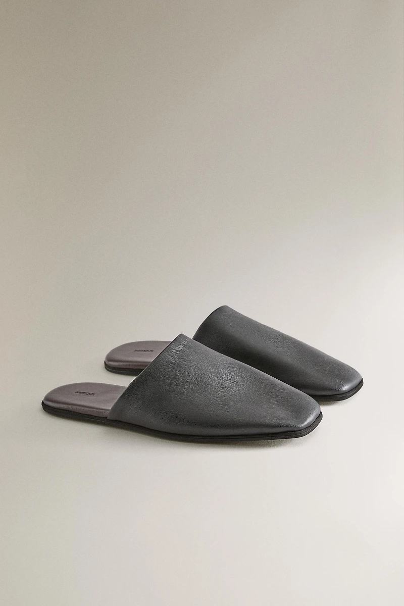 LEATHER MULE SLIPPERS