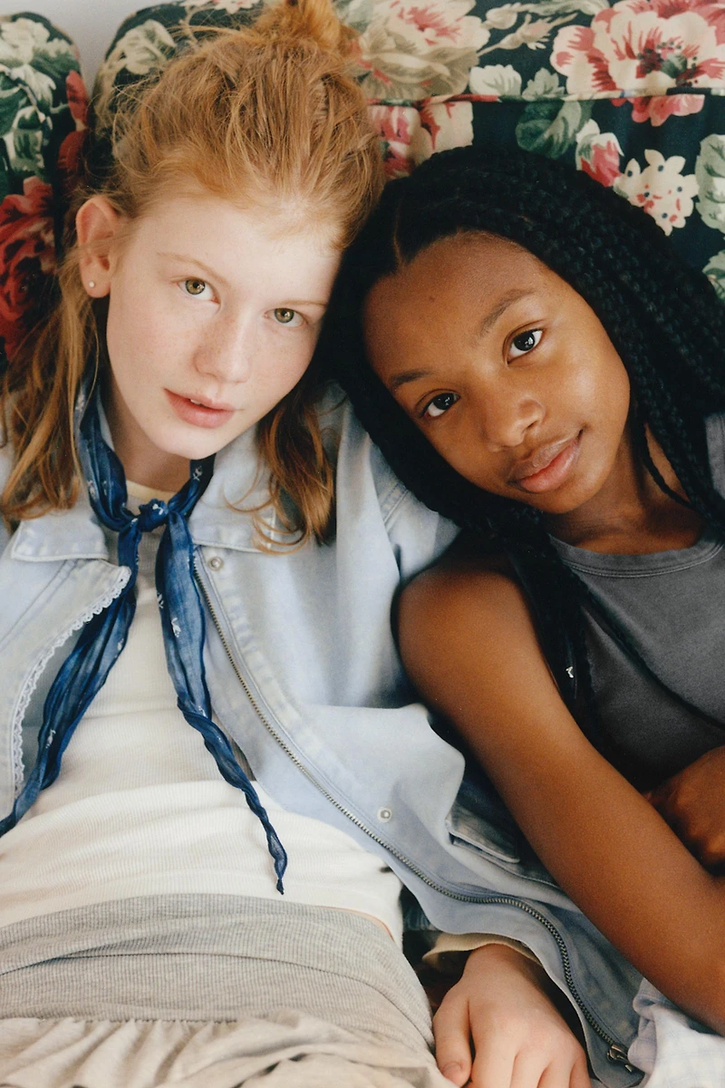 BLOUSON EN TOILE AVEC DENTELLE