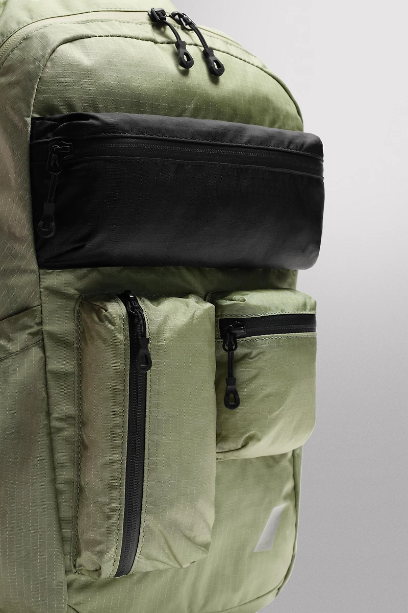 MULTI-POCKET SPORTS BACKPACK