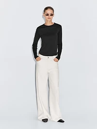 Long sleeve T-shirt with rounded hem