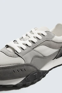 ATHLETIC SNEAKERS