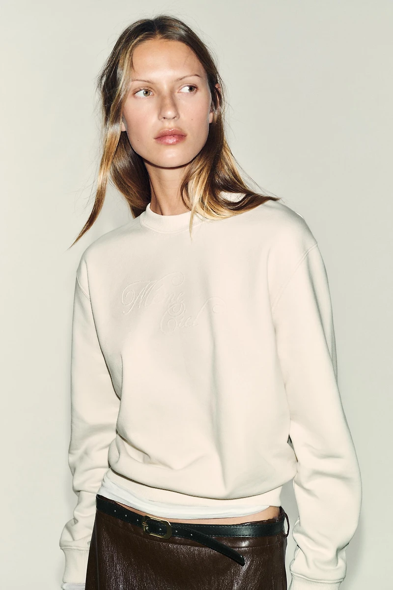 FRONT TEXT SWEATSHIRT