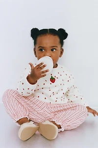 STRAWBERRY PRINT SWEATSHIRT