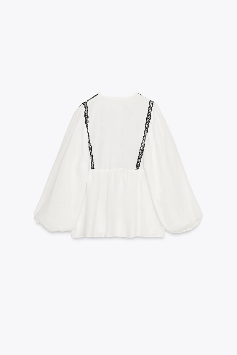 VESTE BRODERIES CONTRASTANTES