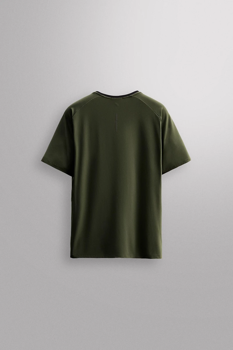 TEXTURED TRAINING T-SHIRT