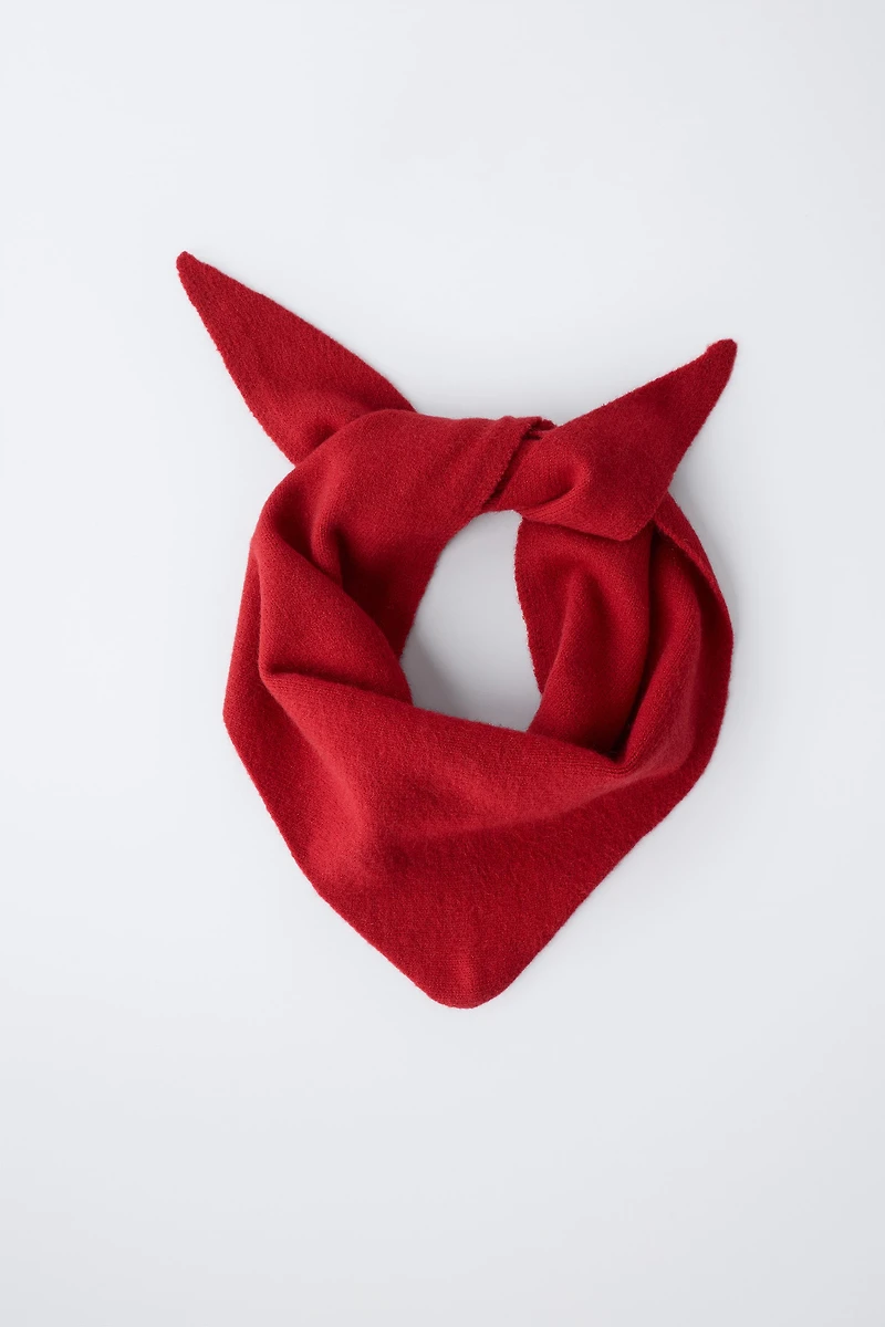 FOULARD TRIANGULAIRE EN MAILLE FINE