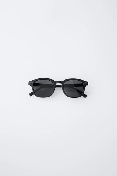 SUNGLASSES WITH RUBBERIZED FINISH