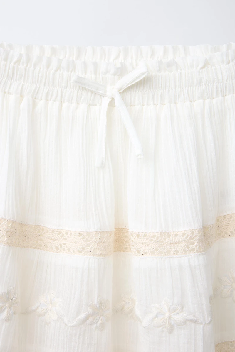 FLORAL EMBROIDERED SKIRT