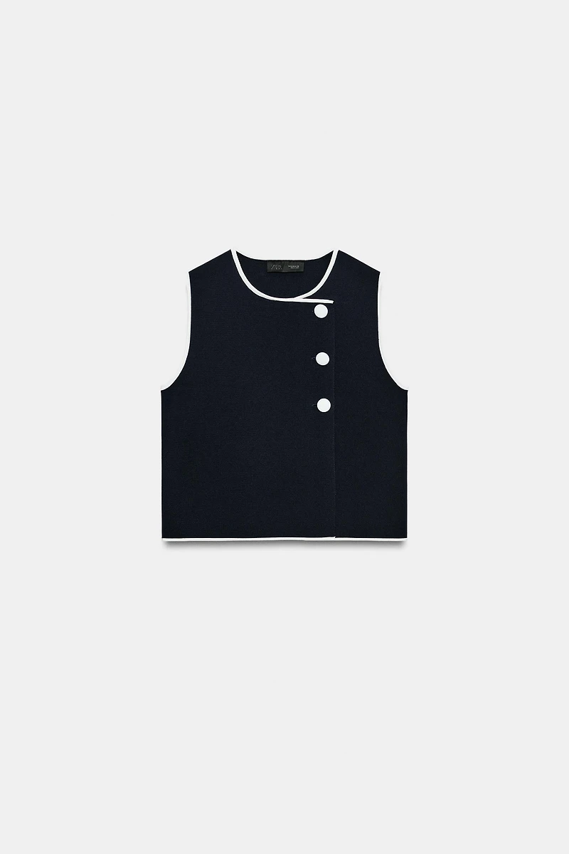 CONTRAST BUTTON KNIT TOP