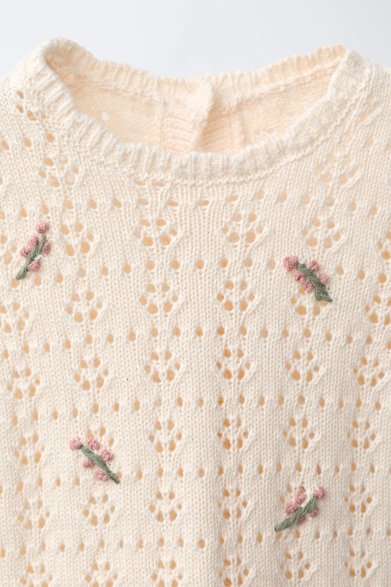 PULL EN MAILLE AJOURÉE À FLEURS BRODÉES