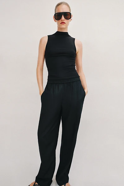 SLEEVELESS TOP