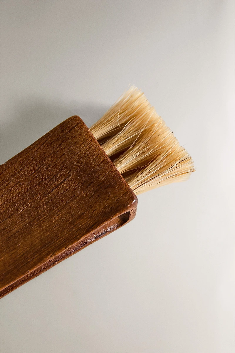 SHOE BRUSH