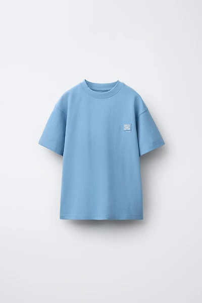 PLAIN PATCH APPLIQUÉ T-SHIRT