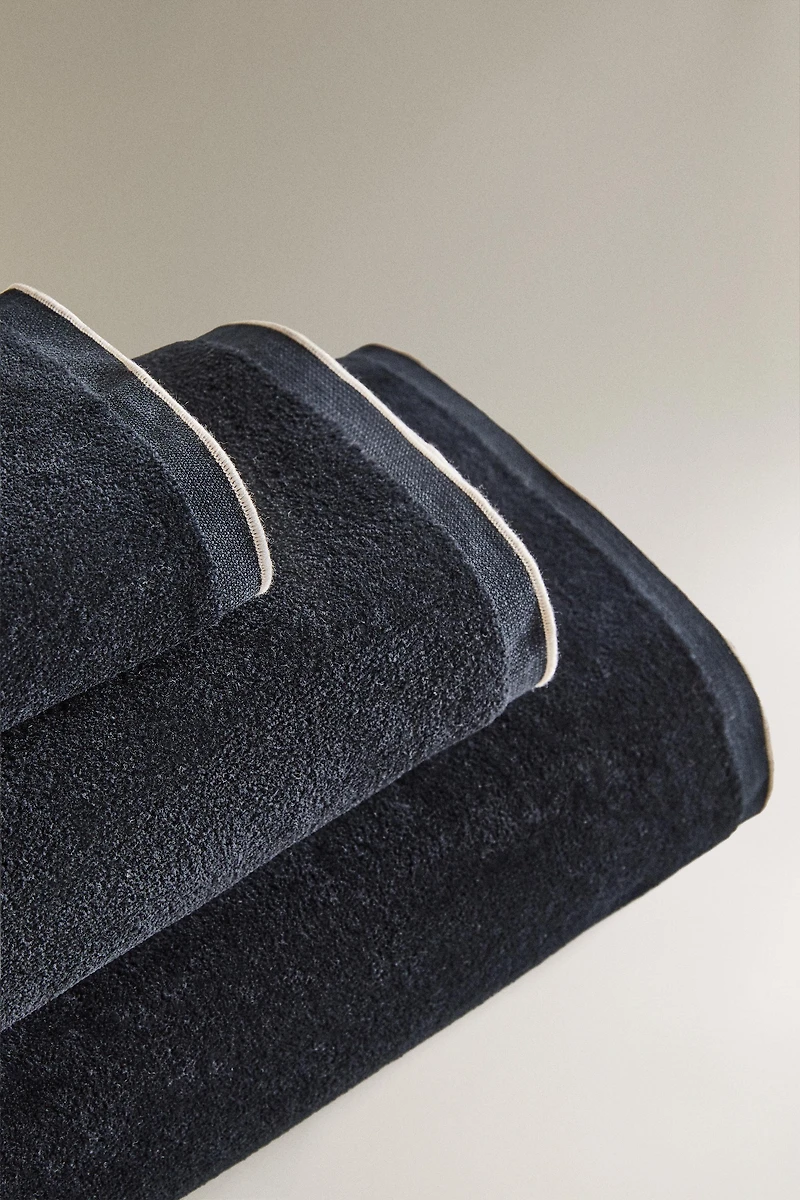 VELOUR OVERLOCK BATH TOWEL
