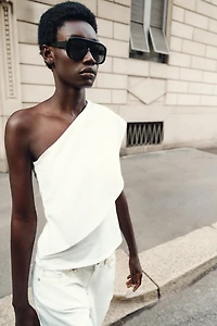 ASYMMETRIC INTERLOCK TOP