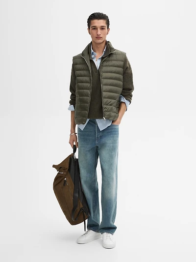 Foldable lightweight down puffer gilet