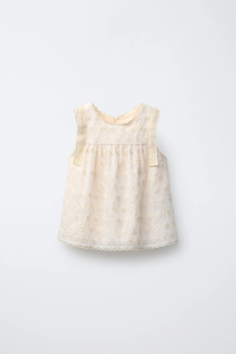 EMBROIDERED LACE TOP