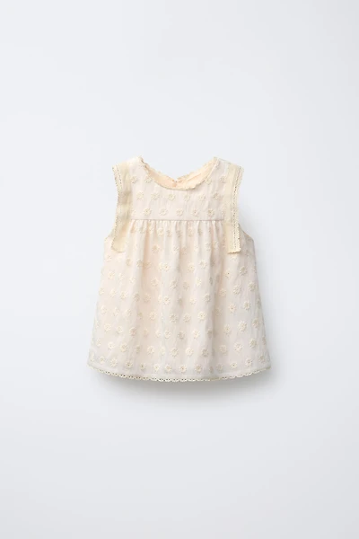 TOP BRODÉ DENTELLE