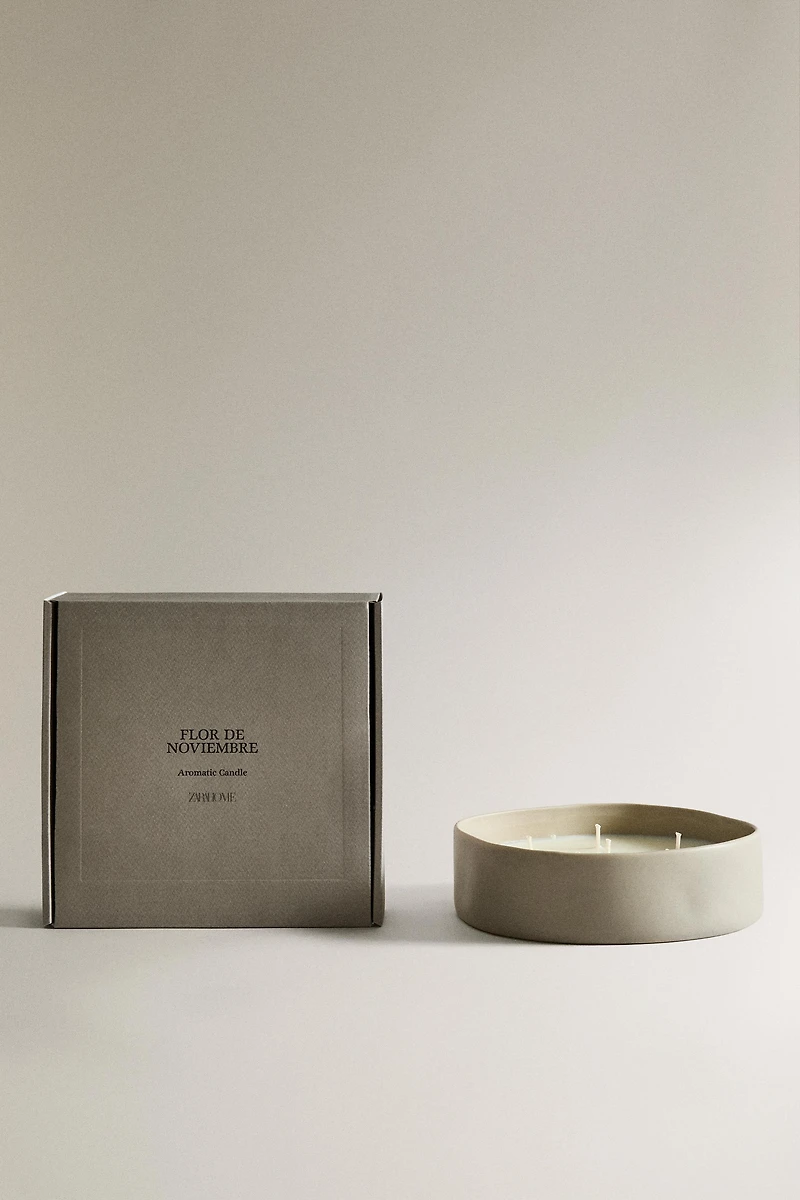 (590 g) BOUGIE PARFUMÉE FLEUR DE NOVEMBRE