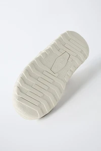 HIGH TOP SNEAKERS WITH DETAIL