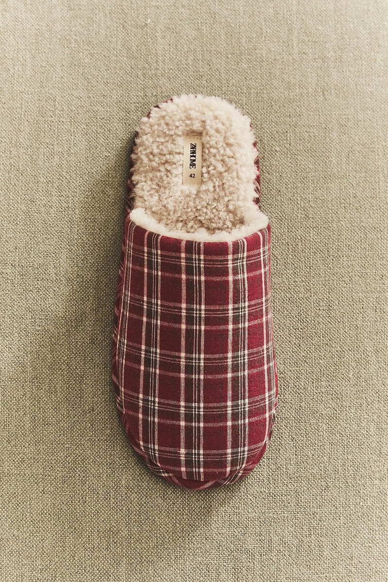 WARM CHECK SLIPPERS