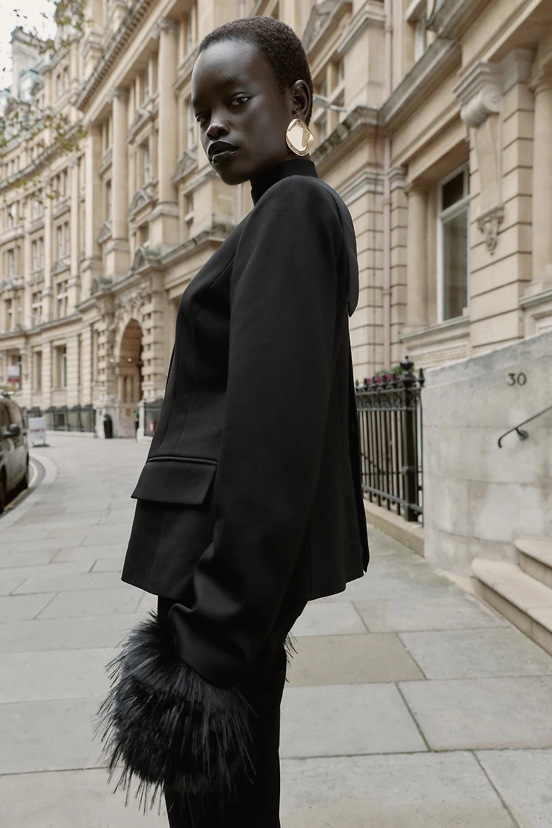 CROPPED BLAZER WITH SHOULDER PADS