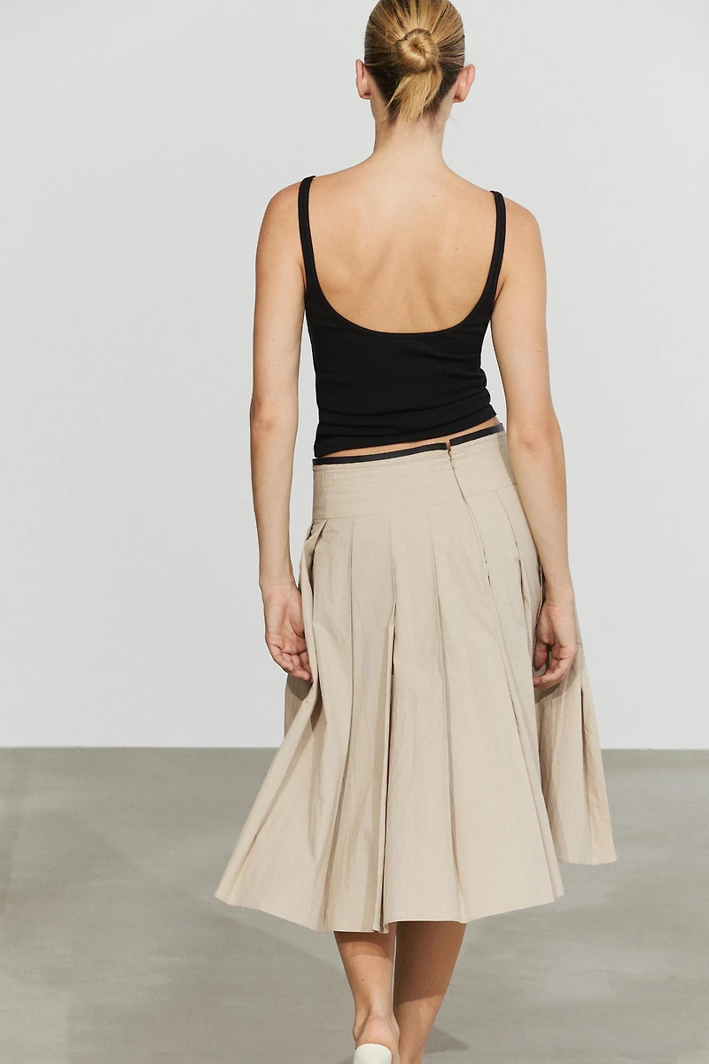 Pleated midi skirt with contrasting sash