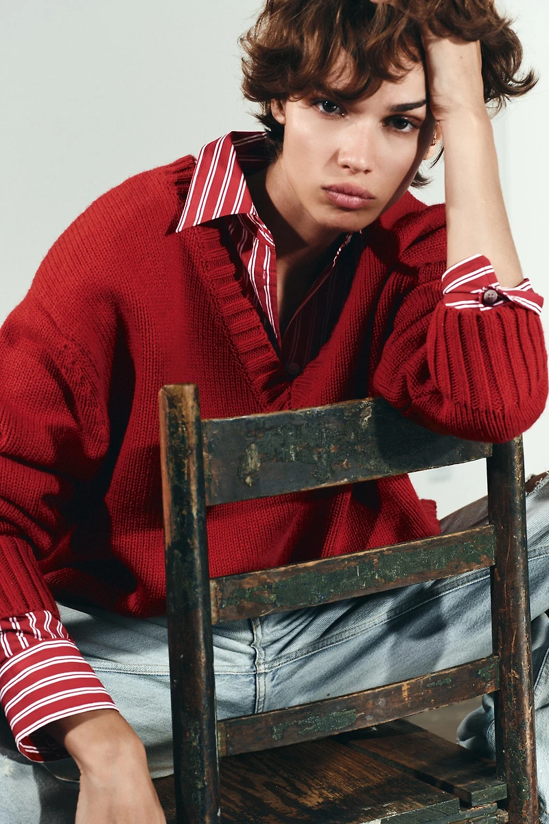 OVERSIZED KNIT SWEATER