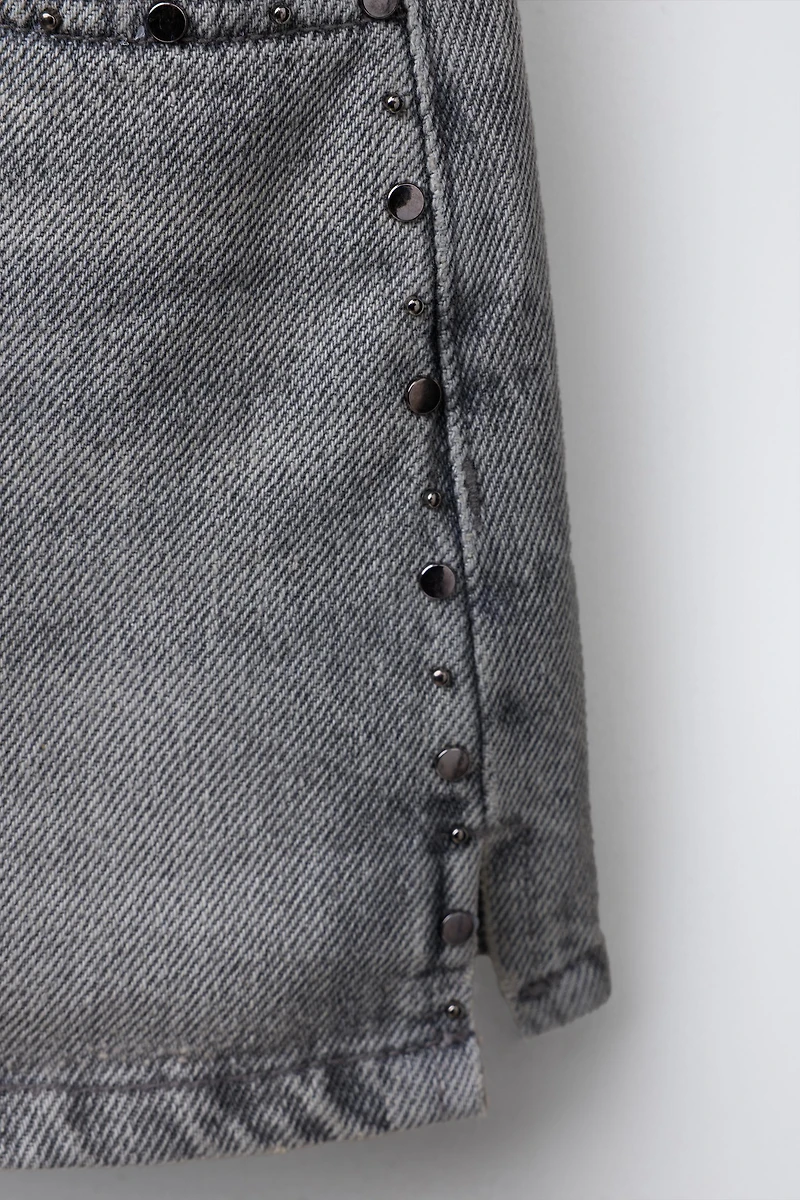 STUDDED DENIM SKORT