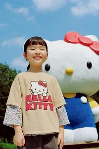 HELLO KITTY © SANRIO EMBROIDERED T-SHIRT