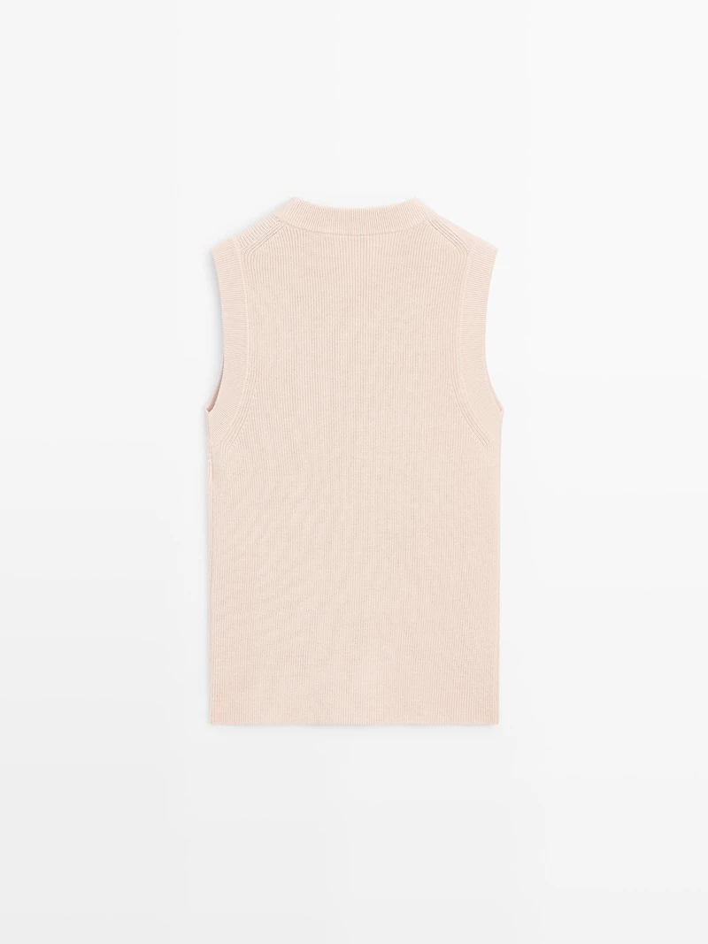 Knit top with crew neck