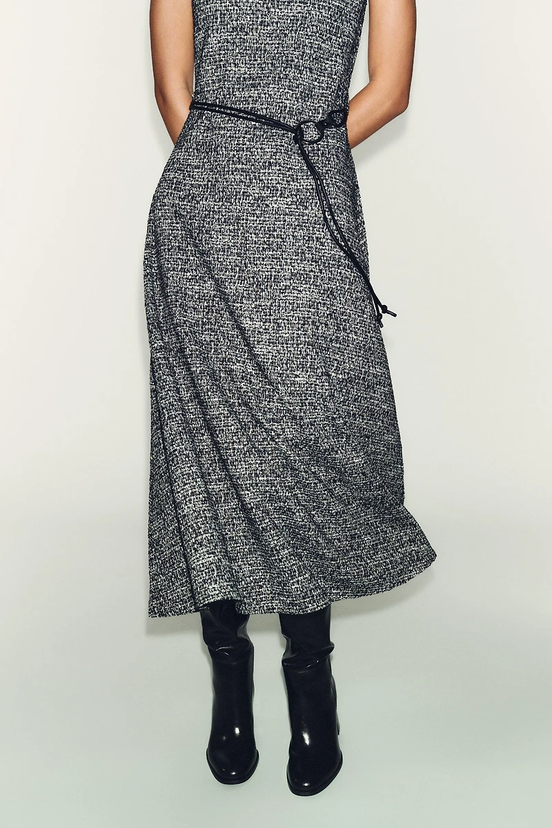 ROBE TEXTURÉE AVEC CEINTURE