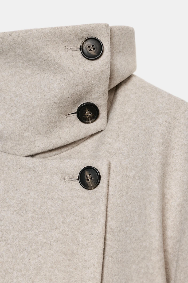 MANTEAU COURT À COL MONTANT