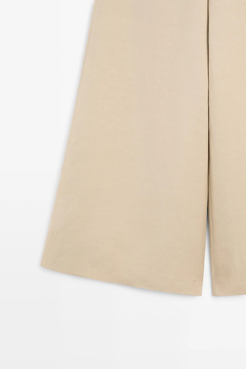 Wide-leg voluminous trousers