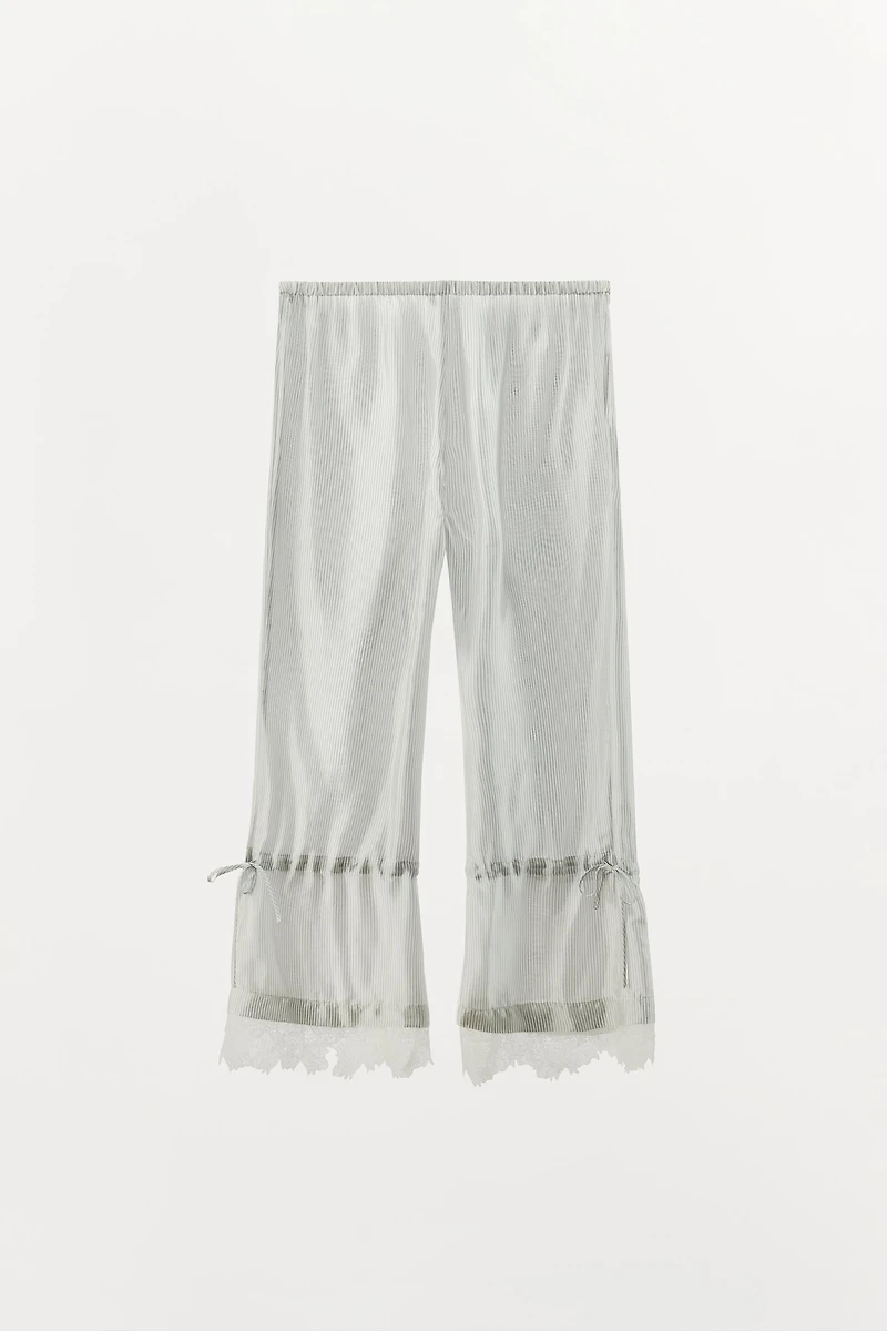 STRIPED LACE CAPRI PANTS