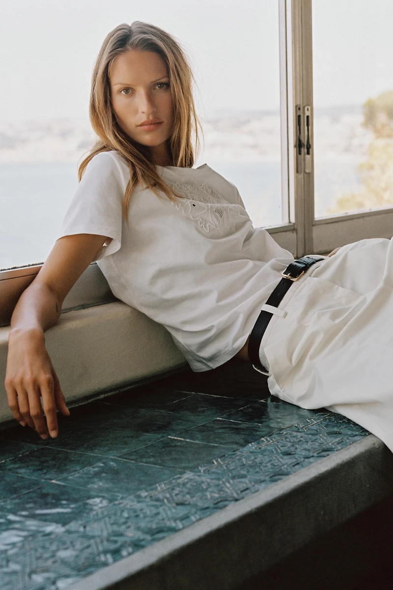T-SHIRT EN COTON BRODÉ
