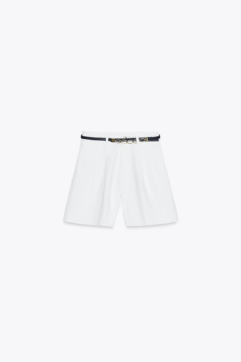 SHORT Z1975 EN JEAN À PINCES ET CEINTURE