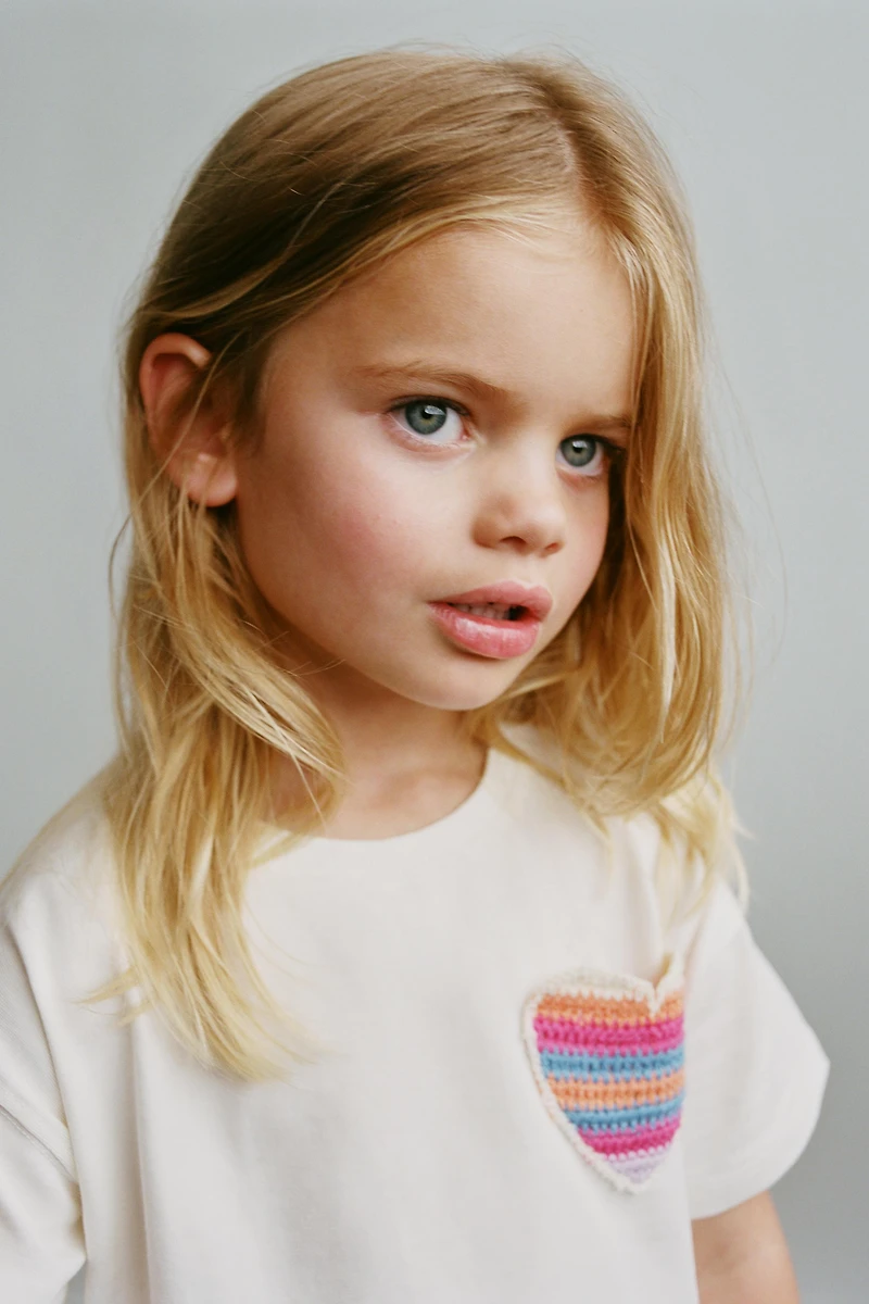 CROCHET HEART POCKET T-SHIRT