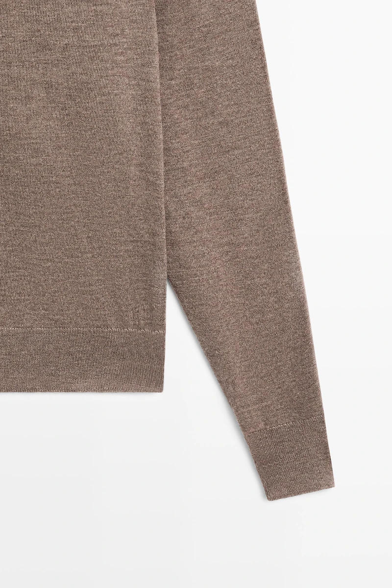 Fine knit round neck sweater